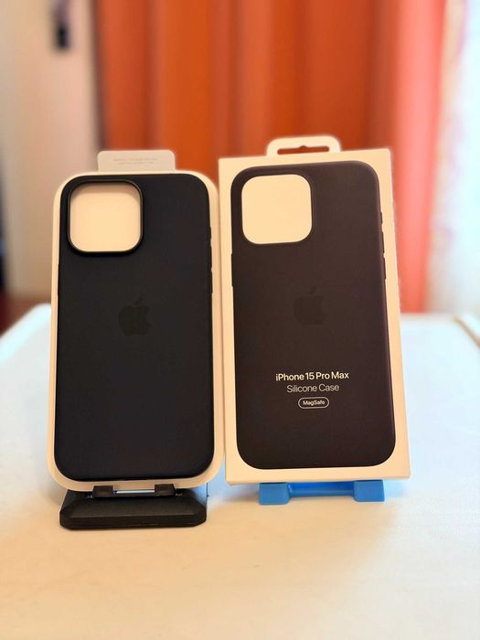 Capa Original Apple em silicone iPhone 15 Pro Max - Preto