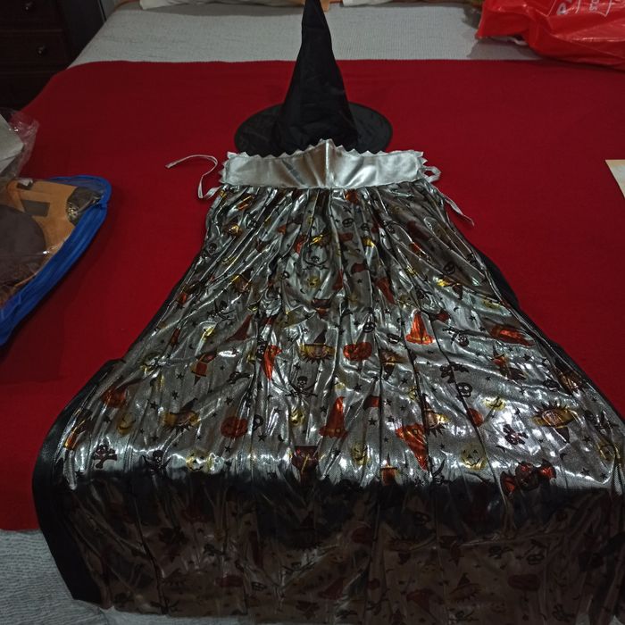 Capa e chapéu de bruxo ou mágico para Carnavall