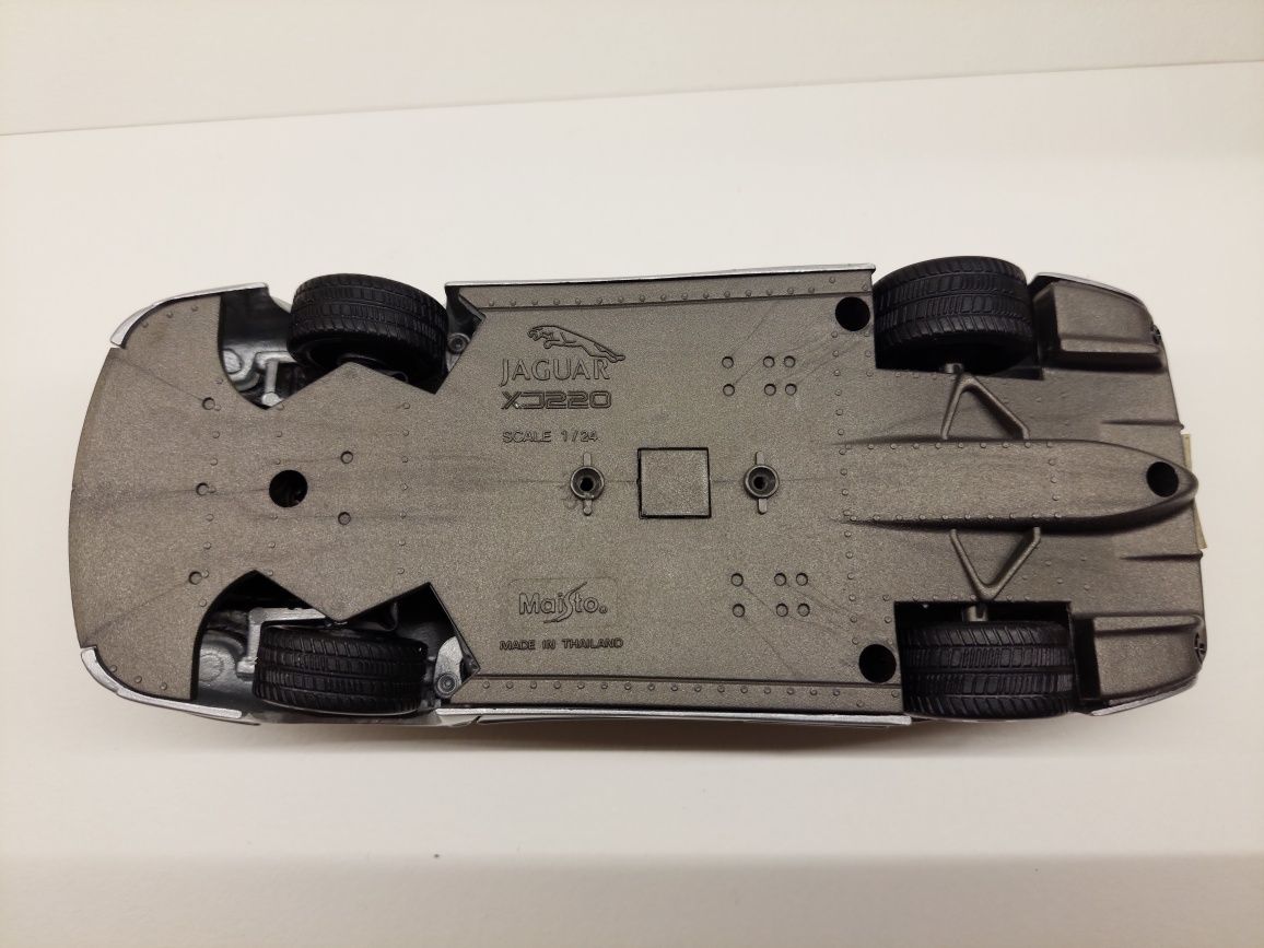 Model auta Jaguar XJ220   1,24