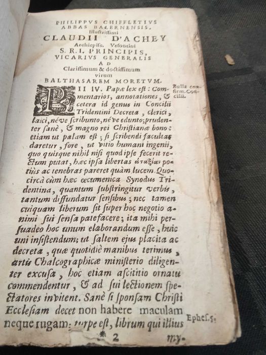 Livro com capa em pergaminho concílio tridentino