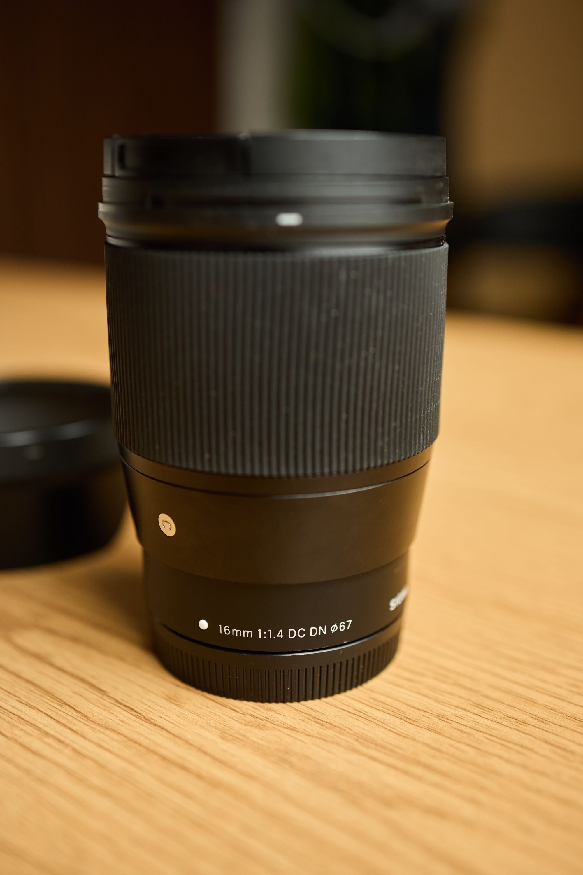 Об'єктив Sigma 16 1,4 Canon EF-M (Canon лінійка M)
