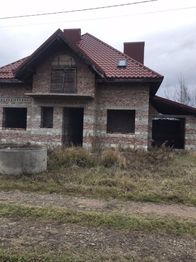 Дешево збудований особняк в місті