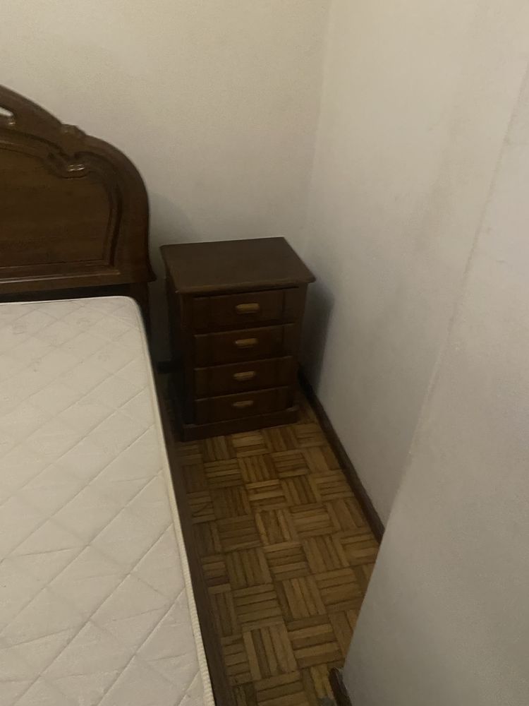Mobilia de quarto completa em madeira