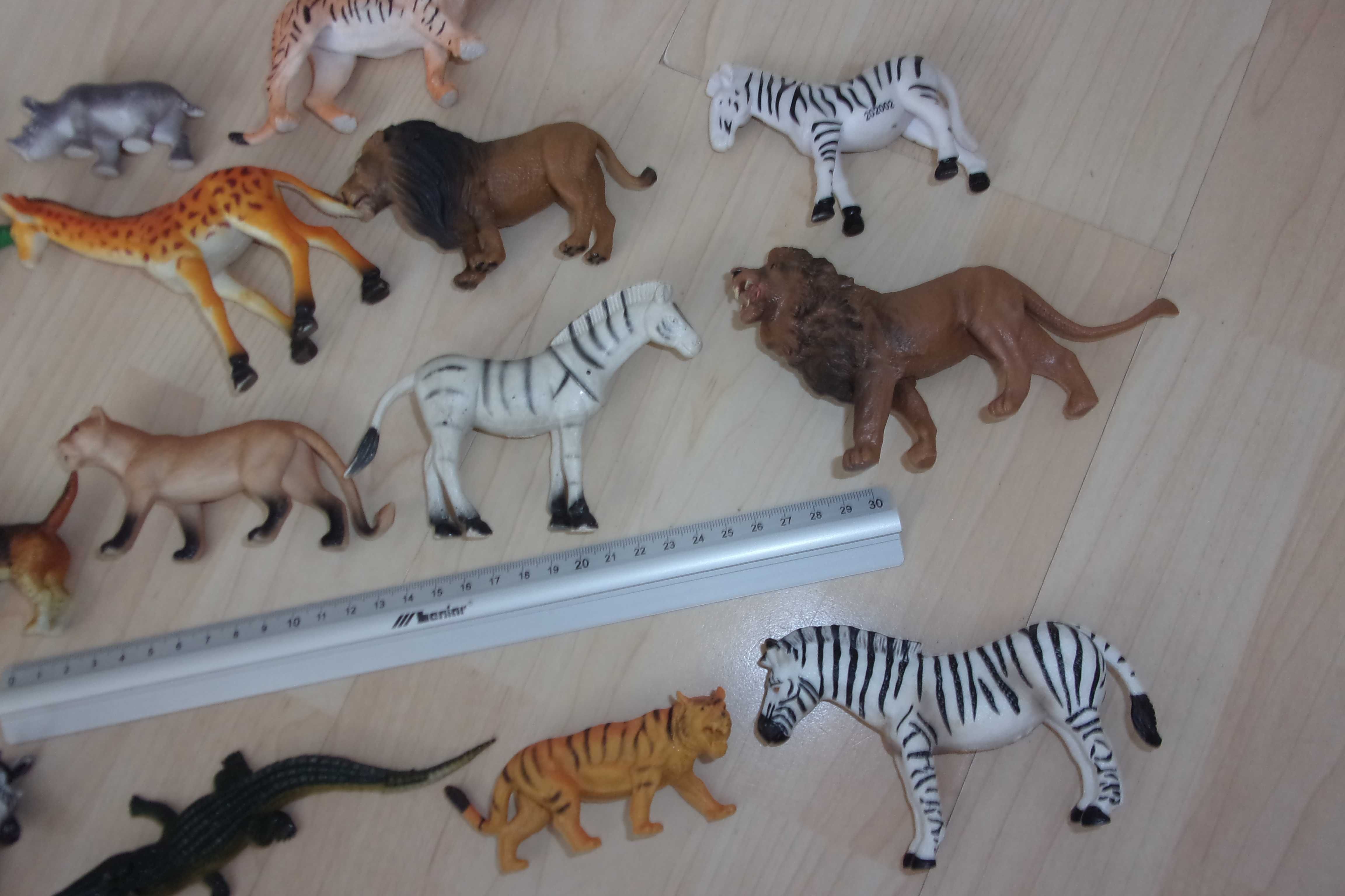 zwierzęta figurki zoo lew żyrafa tygrys