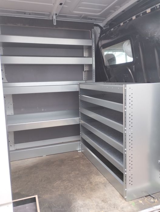 Zabudowa warsztatowa, regały serwisowe, metalowe - regulowane.