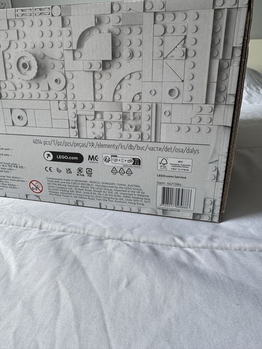 LEGO Icons #10326 - Natural History Museum