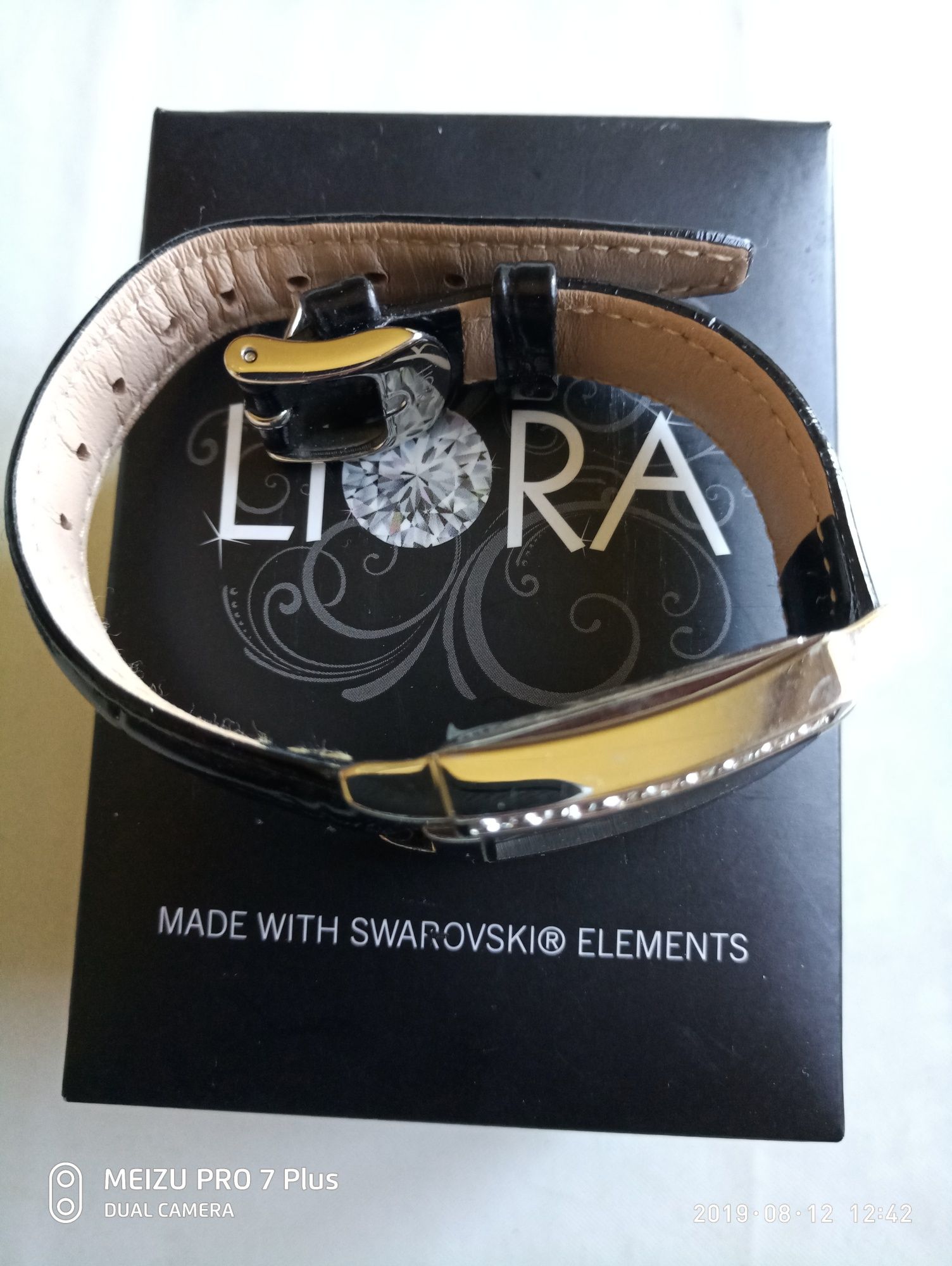 Часы liora swarovski