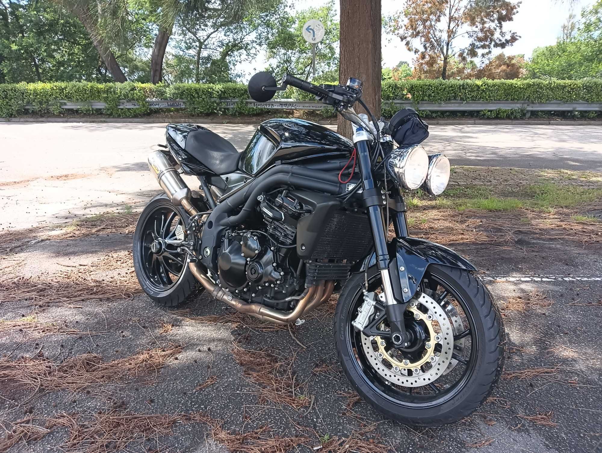 Triumph Speed Triple 1050 com 132cvs Naked