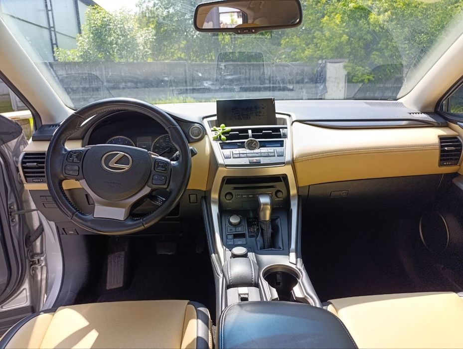 Продам Lexus NX 200t