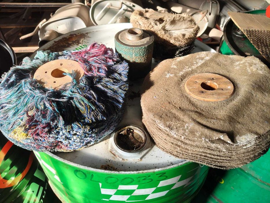 Maquina de cardar e polir