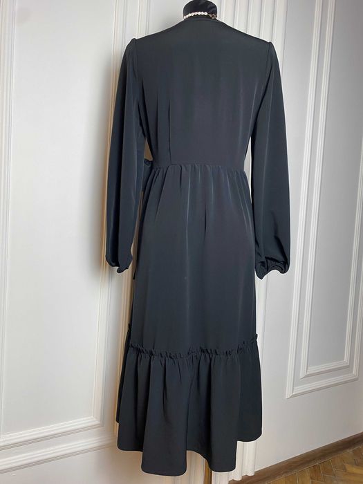 Sukienka długa midi czarna 38 M Monki kopertowa z falbanką klasyczna