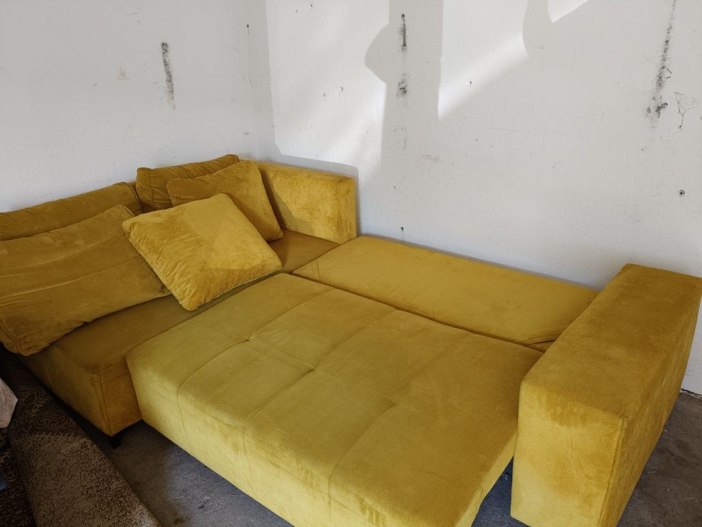 Narożnik z funkcją spania . Możliwy transport.