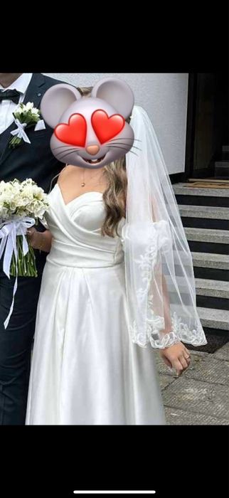 Welon ślubny z koronką