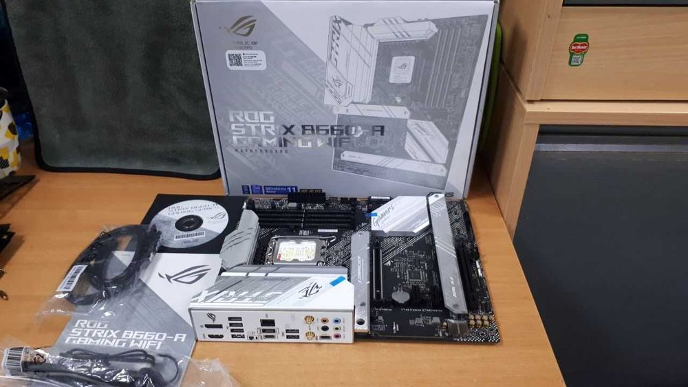 Материнська плата Asus Rog Strix B660-A Gaming WiFi