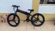 Bicicleta elétrica samebike muito desgastada