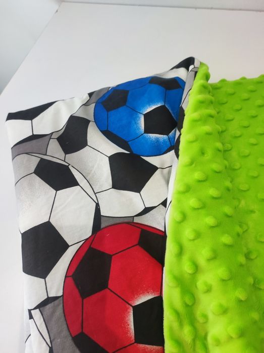 Kocyk do wózka 50x75 cm dla dziecka w piłki z zielonym Minky