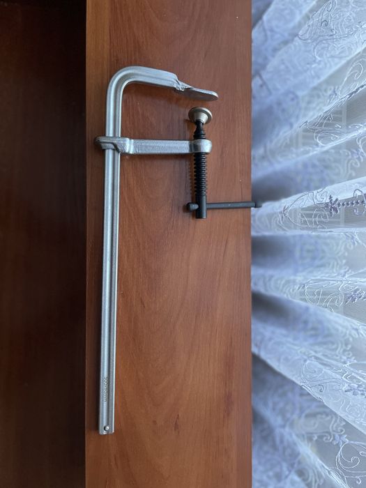 Струбцина, затискач