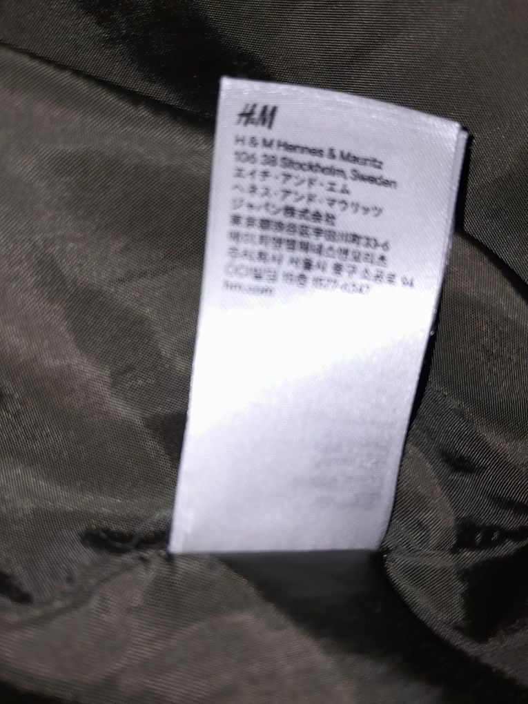 Zimowa damska kurtka z H&M.