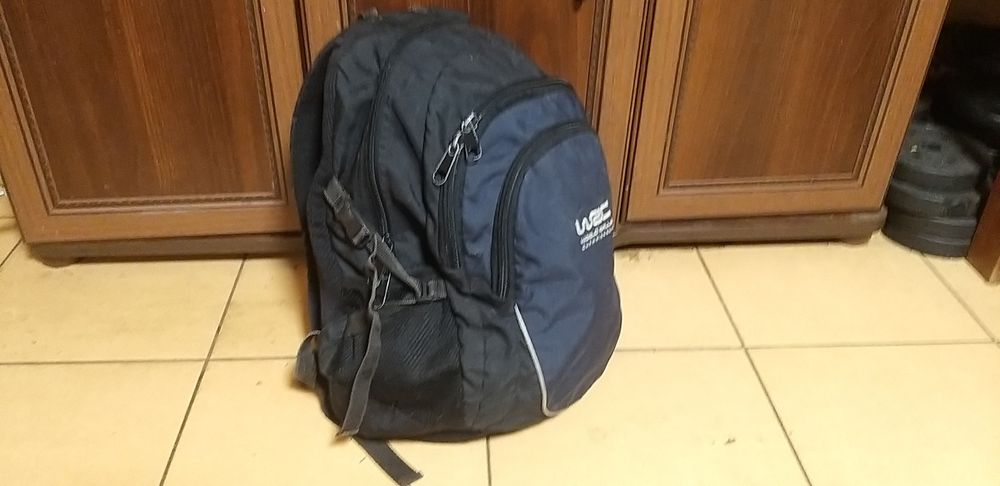 plecak czarny 3 komory na zamek , szkolny, trekking, turystyka ok 50l