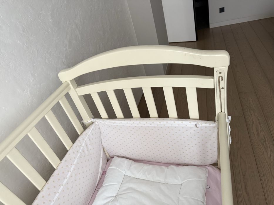 Продам дитяче ліжечко з матрасом та бортиками