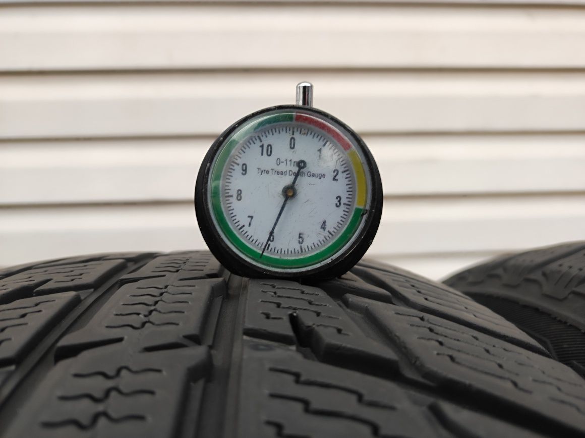 235.60.18 komplet opon zimowych Nokian WR SUV 3