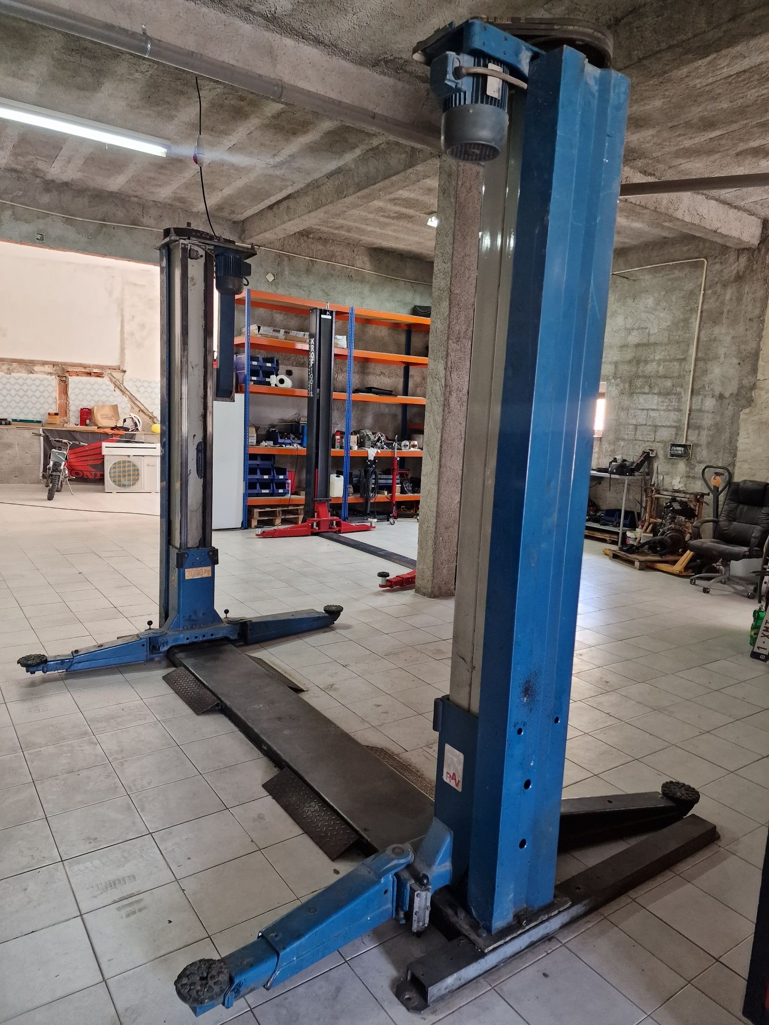 Elevador Ravaglioli 3000kg trifásico