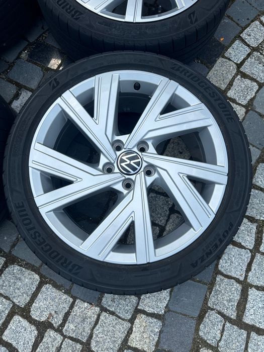 Koła Alufelgi VOLKSWAGEN 18 Golf 8 Touran Passat 215/45R18 5x112 ET51