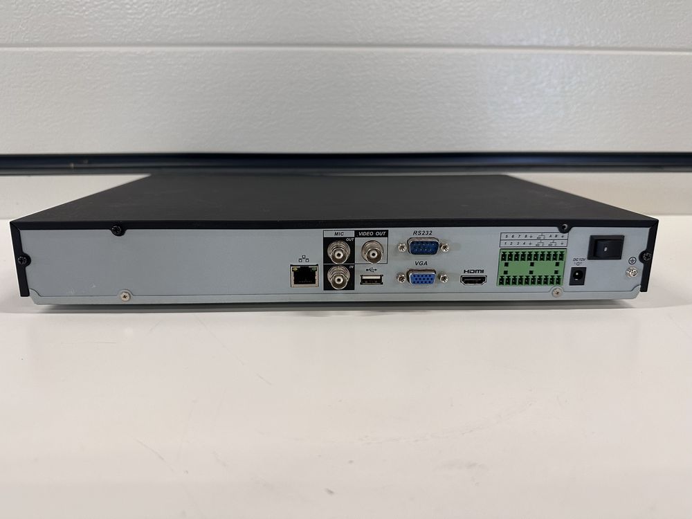 Rekestrator sieciowy BCS IP 8 kanałowy z PoE Gratis monitor 4Tb