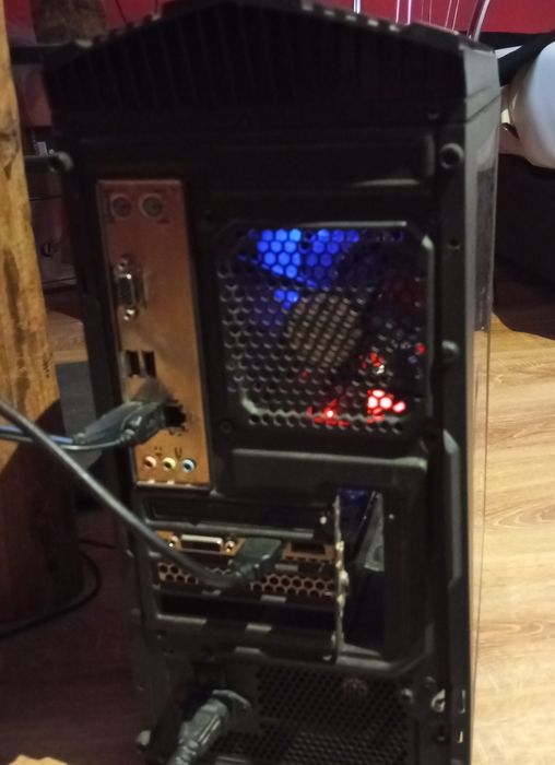 Komputer stacjonarny plus monitor