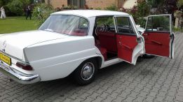 AUTO DO ŚLUBU-Zabytkowy Mercedes W115 z poł lat 70-tych