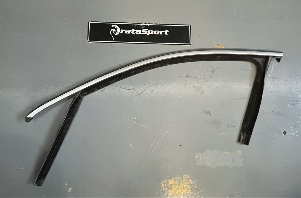 Frisos portas frente e tras esquerdas Mercedes W177