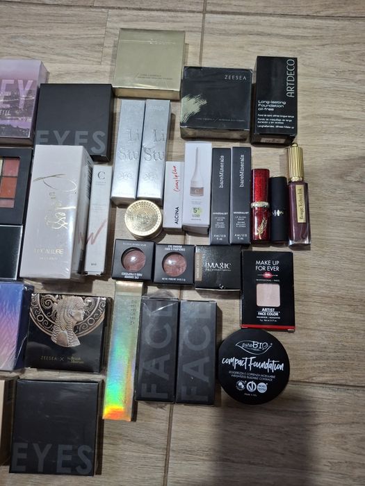 Помада пудра тіні  крем маска