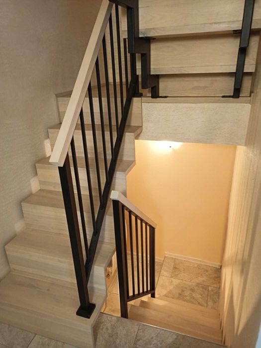 Schody drewniane, dębowe, jesionowe, producent, montaż