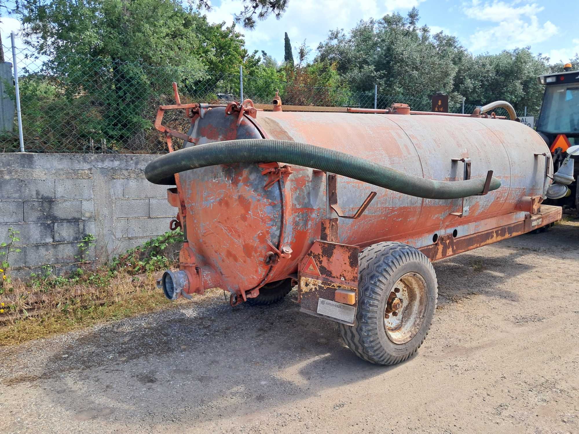 Cisterna 5000 L com documentos