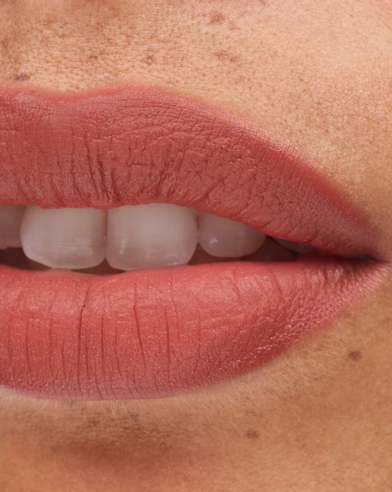 Batom Glossier G Suit Curve (NOVO)