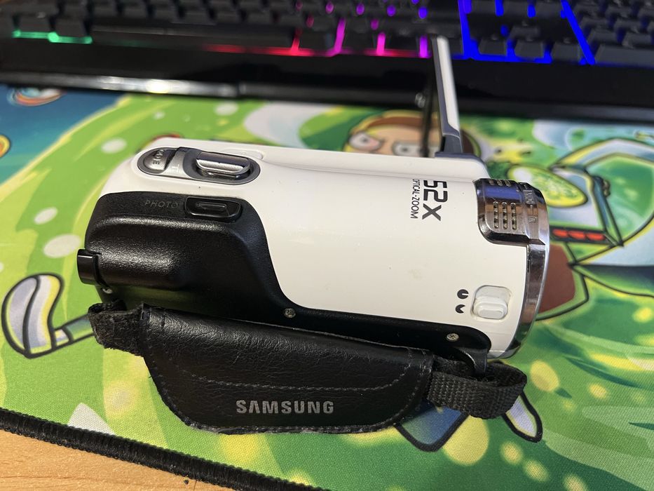 Видеокамера Samsung HMX-F90