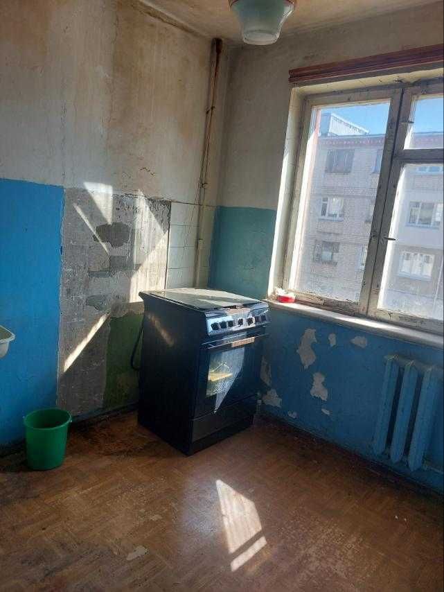 Продам 2к квартиру ХТЗ метро Тракторный завод ул.Косарево 2