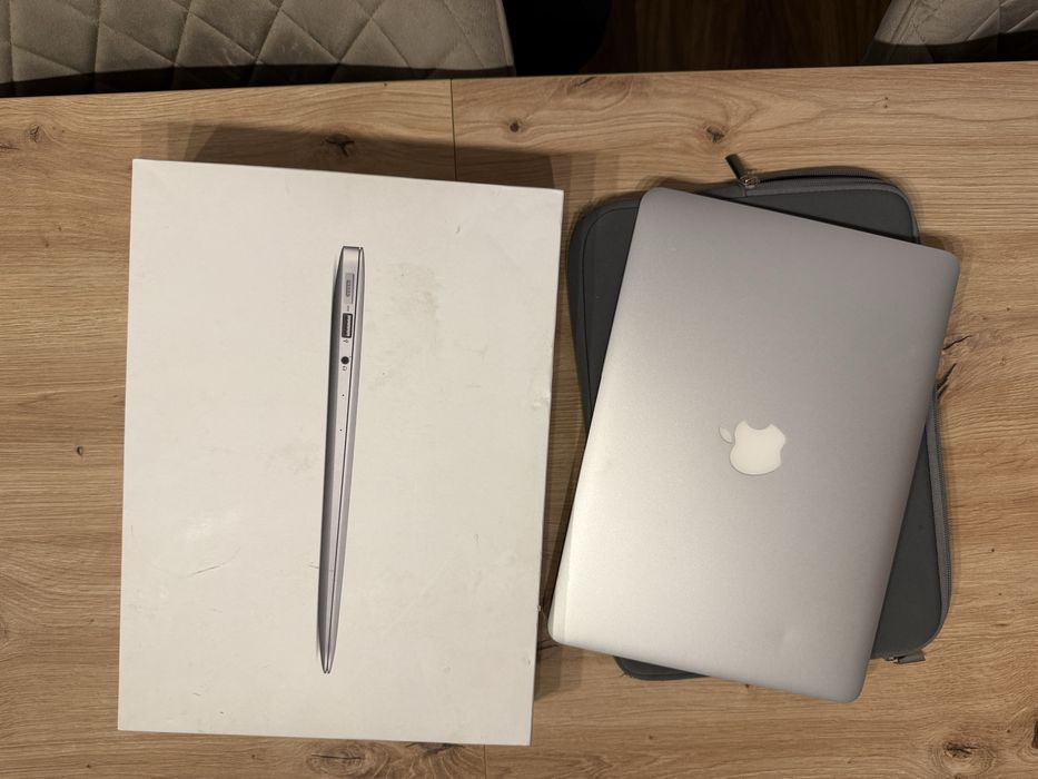 Macbook AIR 2017 intel core i5 8 GB ram 256 GD SSD