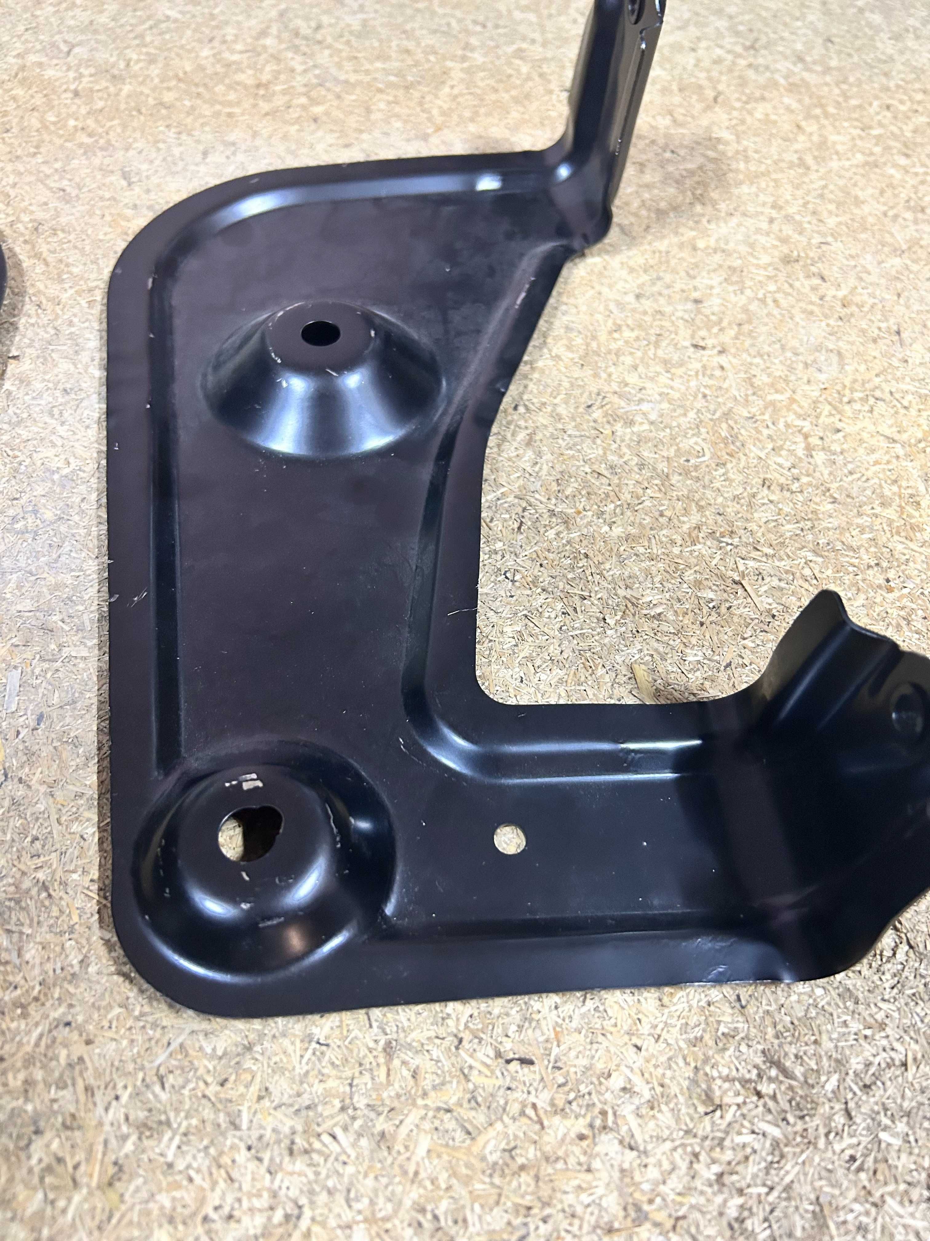 Кронштейн переднього крила BMW X5 G05 X6 G06 X7 G07 7492369 7492370