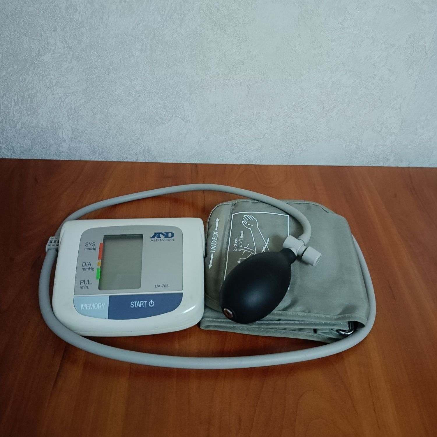 Тонометр AND MEDICAL ( UA-703)