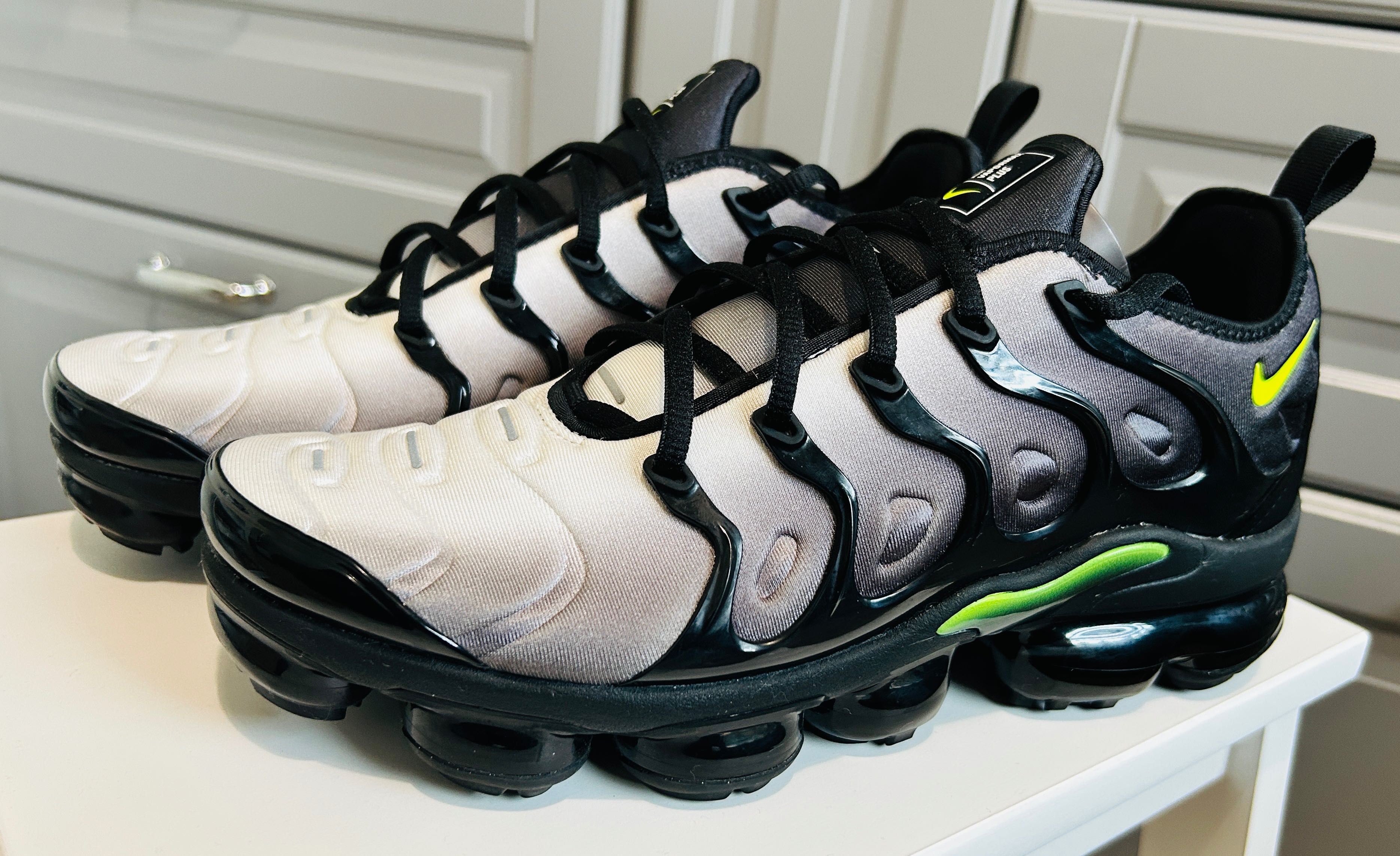 Nike Air Vapor Max Plus / Size Eur 43 - Colour Black Volt