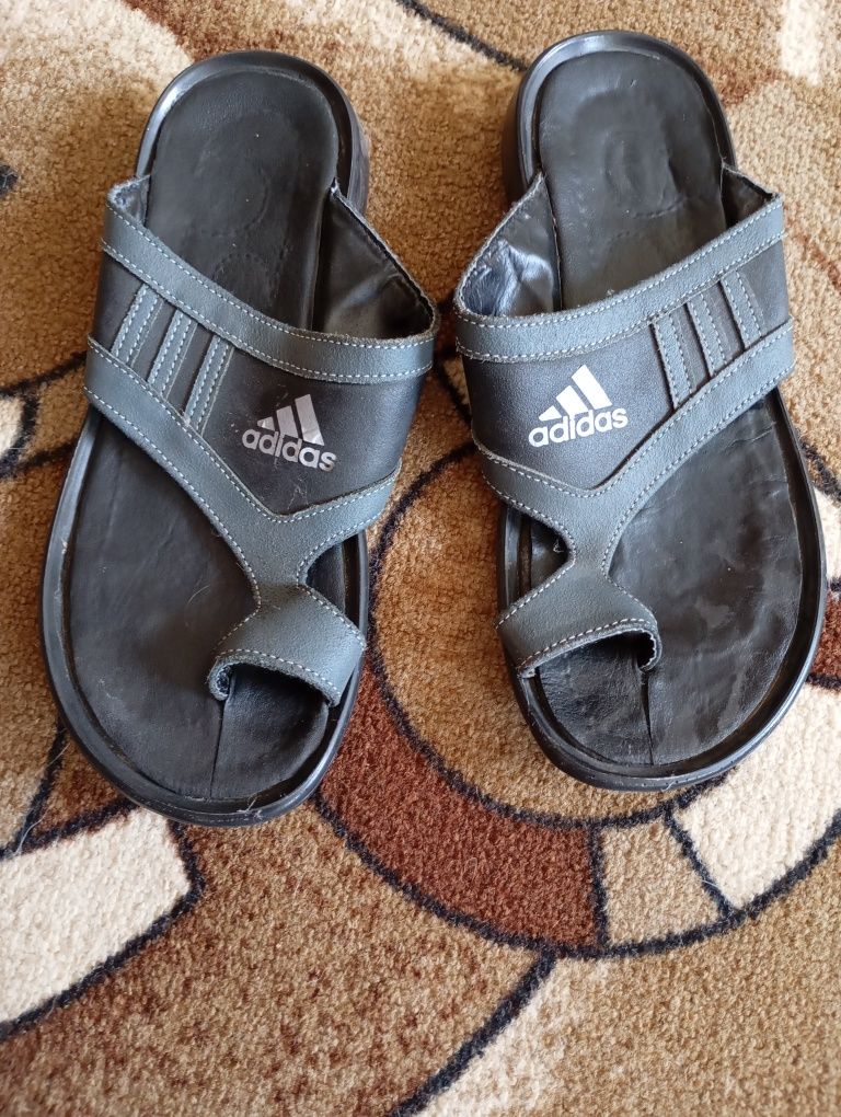 Продам мужские летнии тапочки.