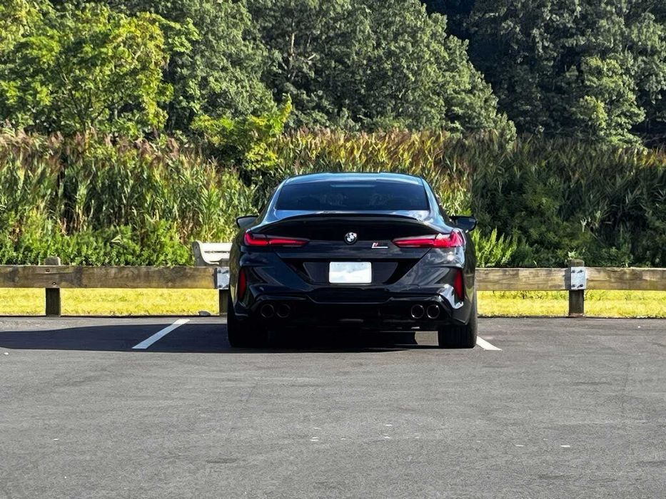 BMW M8      2022