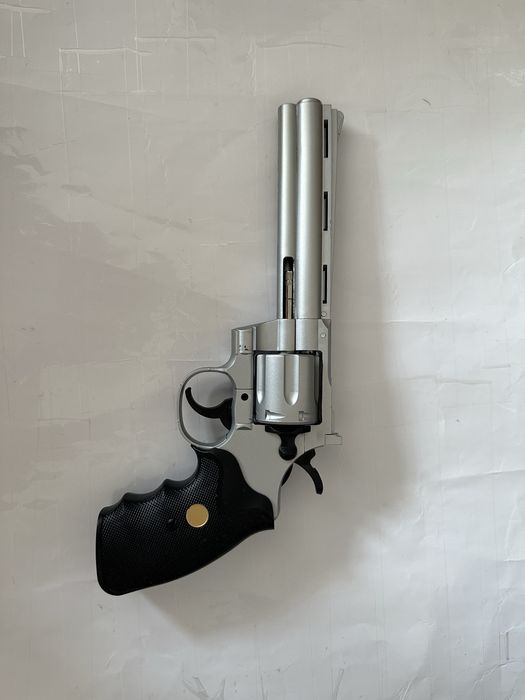 Игрушечный пистолет