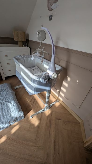 Dostawka w bardzo dobrym stanie z karuzelą
