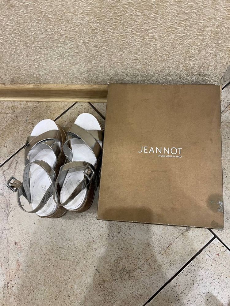 Босоніжки Італія Jeannot