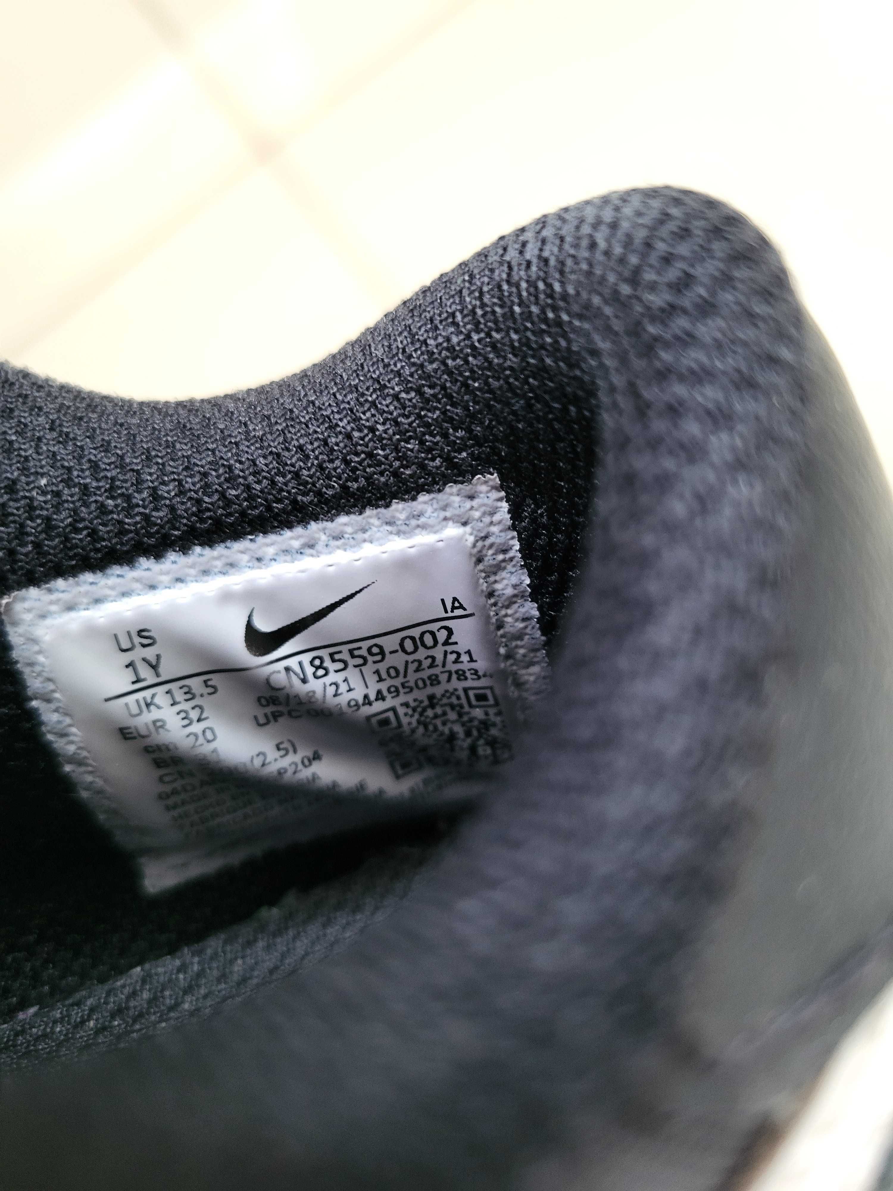 Buty sportowe chłopięce Nike na rzepy, roz. 32