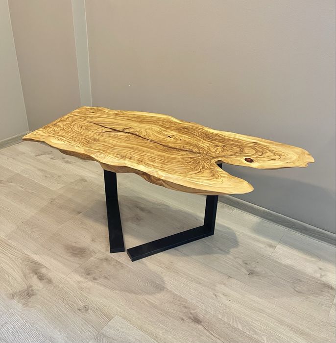 Stolik loft z drewna OLIWNEGO i czerwonej żywicy EPOXY • PREMIUM
