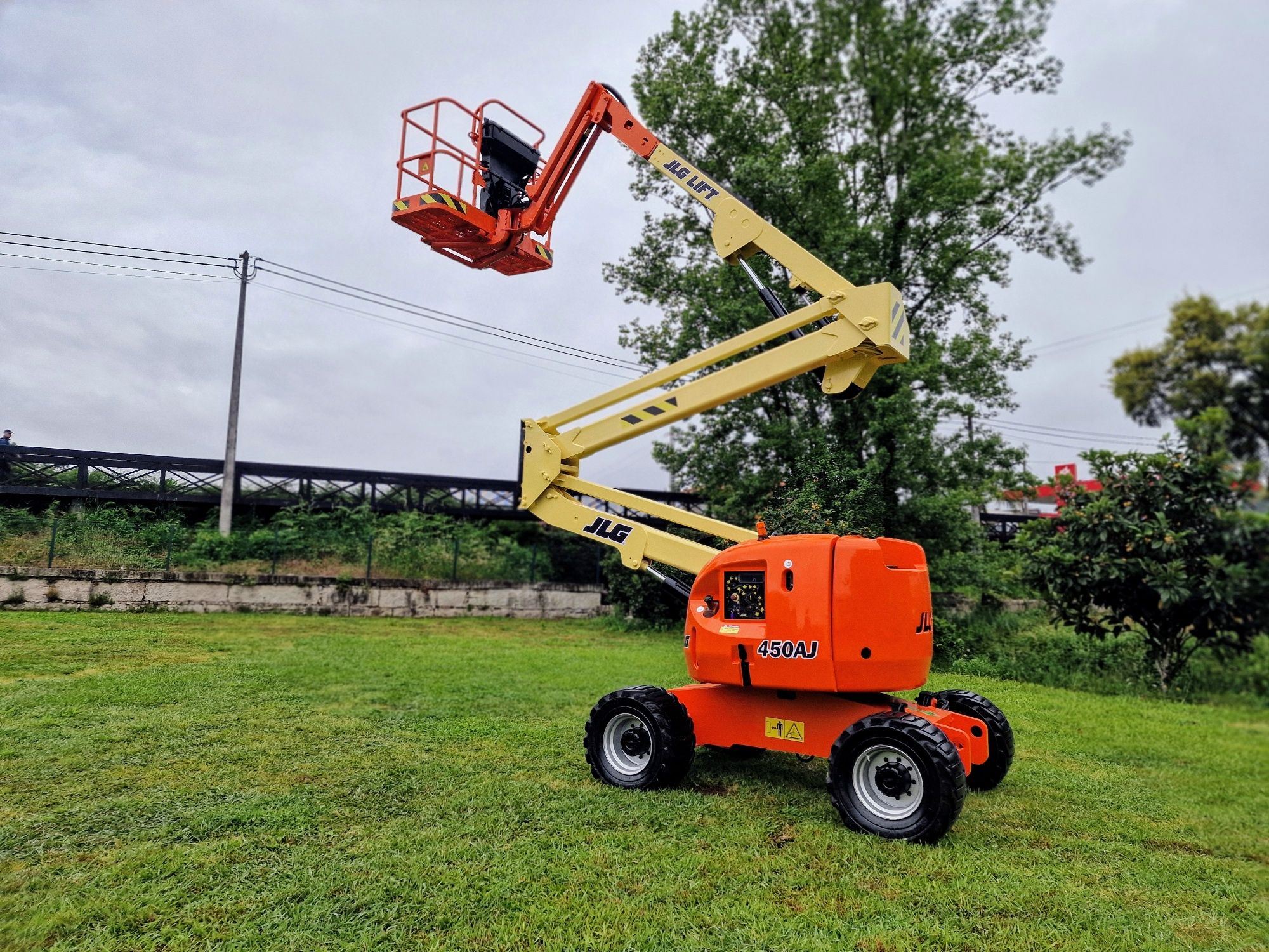 Plataforma elevatória jlg 16 m
