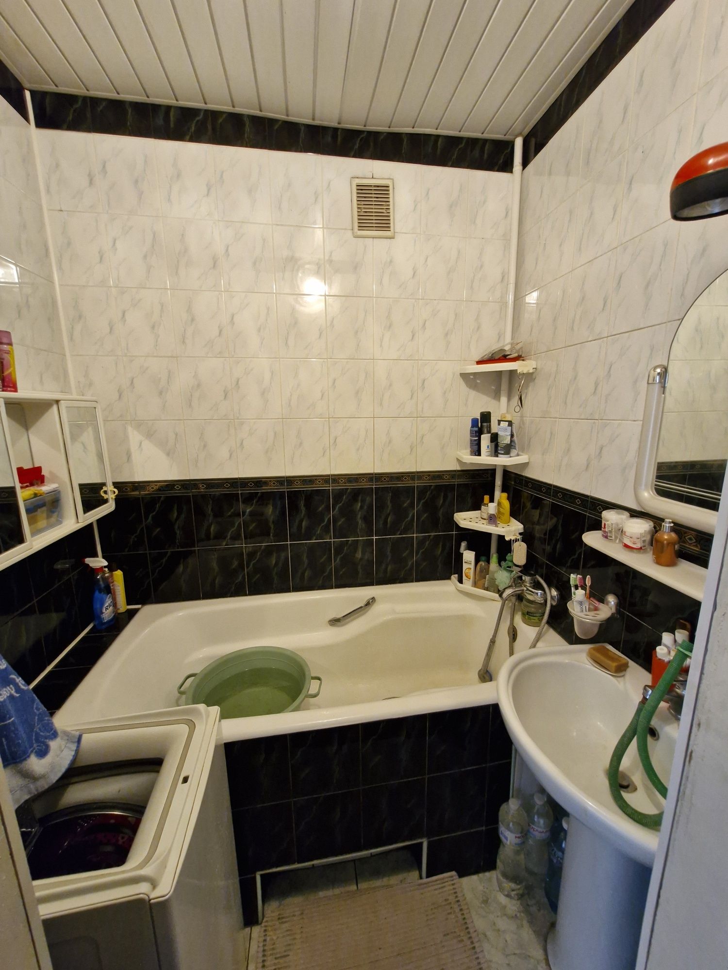 Продаж 3-х кімнатної квартири. 20-й квартал. Сталінка. Автономка.